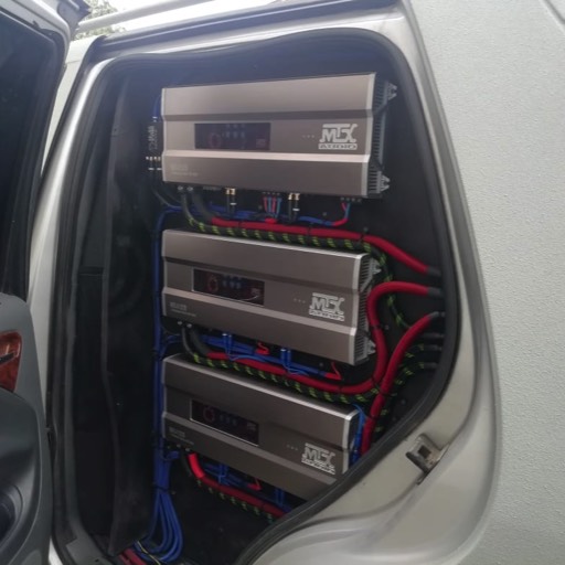 MTX loaded Mercedes ML from Russia - Left amps