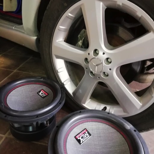 MTX loaded Mercedes ML from Russia - TX812 subwoofers in front of the a 21